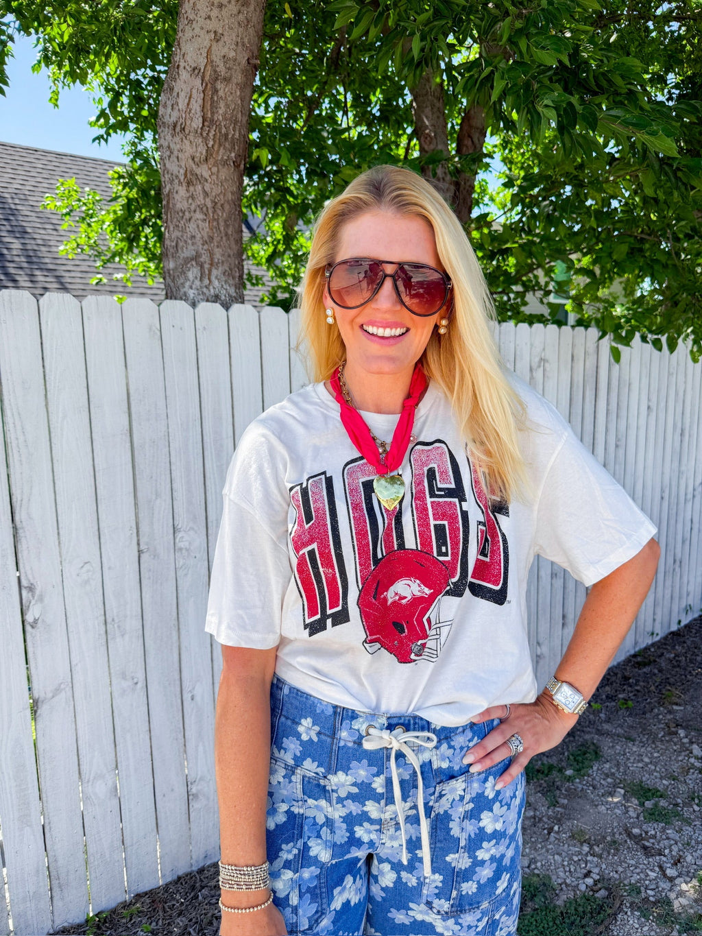 Camiseta corta con casco de los Arkansas Hogs - Blanco roto