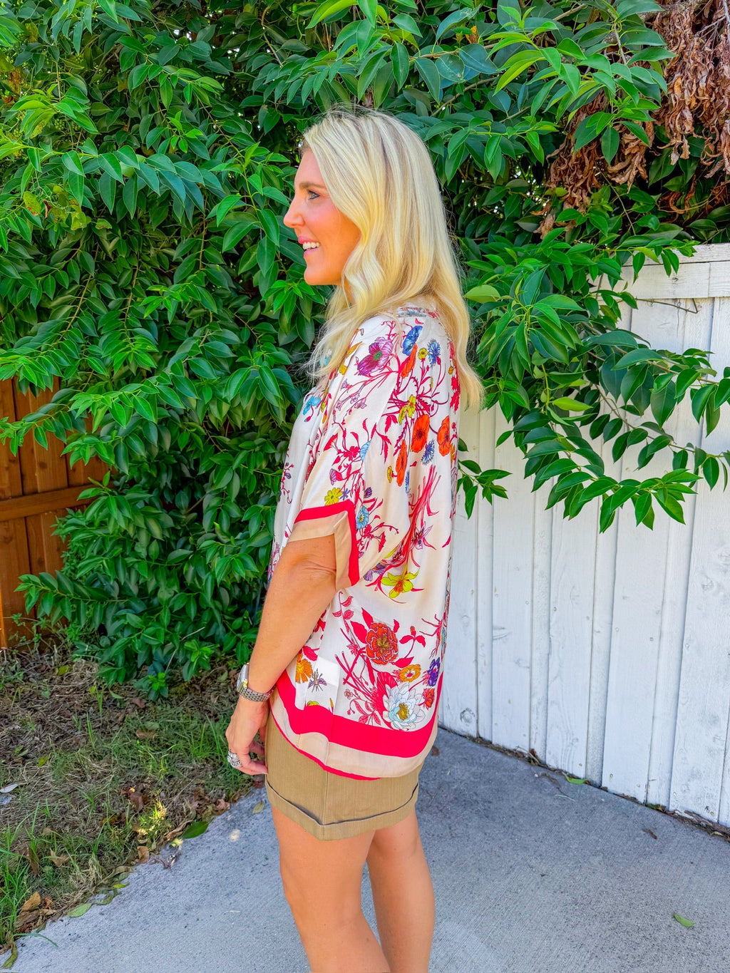 Artistry Angle Top - Crema/Rojo